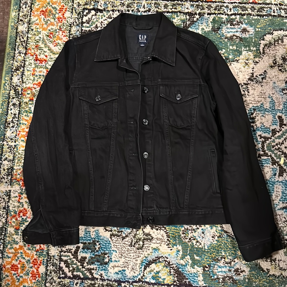 Women’s standard black trucker jacket by Gap. Size large.
